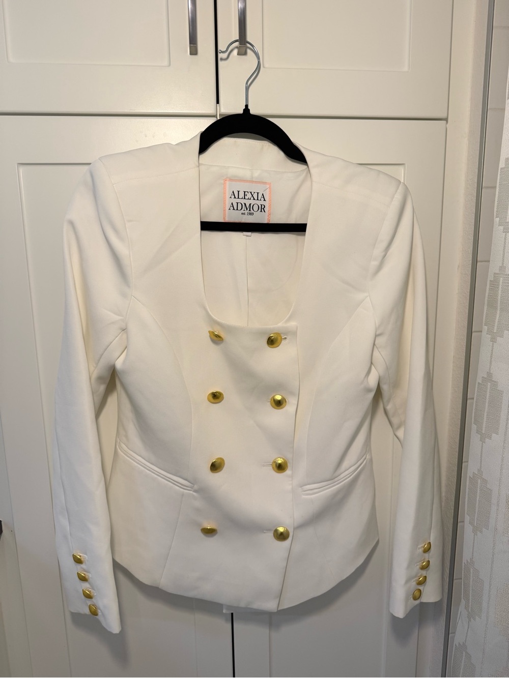 Alexia Admor White Double-Breasted Blazer with Gold Buttons